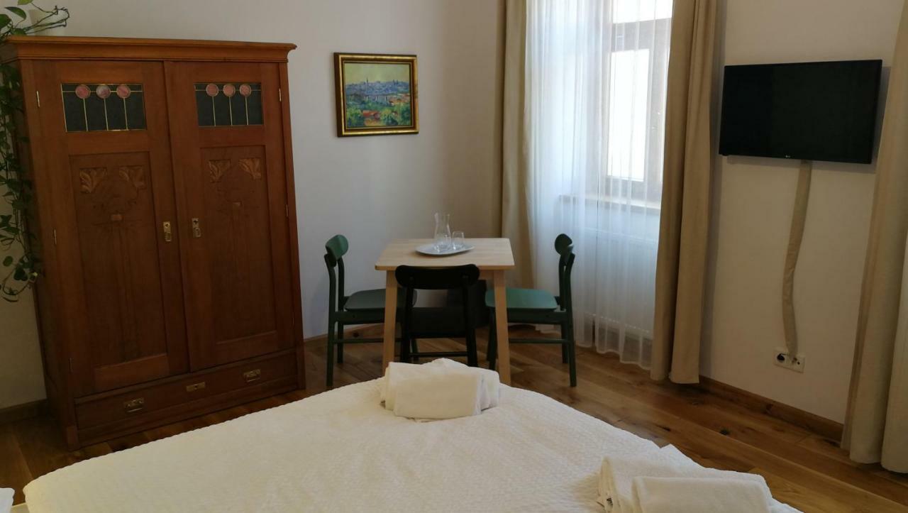 Penzion Stastny Medved ズノイモ エクステリア 写真